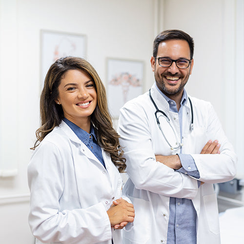 Équipe médicale souriante